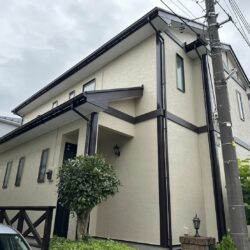 柏市　外壁屋根付帯塗装工事【デザイン性と耐久性を併せ持つ吹き付けタイル仕上げの外壁をセラコートアクアで塗装】