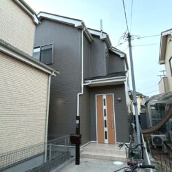 松戸市　外壁塗装【ホワイトからブラウンへ一新｜築15年 飯田産業住宅をダイヤセラコートアクアで上品な仕上がり】