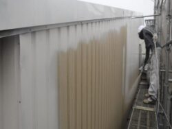 守谷市の工場　外壁塗装の下塗り