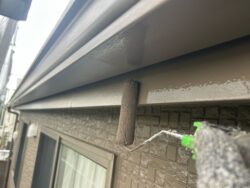 柏市ポラス注文住宅の付帯部塗装作業3