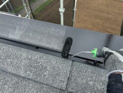 柏市ポラス注文住宅の屋根板金塗装中2