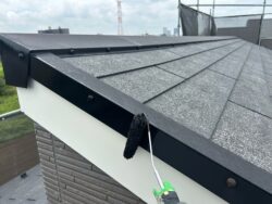 柏市ポラス注文住宅の屋根板金塗装中1