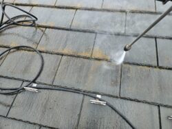 セキスイハイムのコンクリート瓦屋根を高圧洗浄