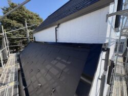 塗装が完了した船橋市の住宅の屋根板金