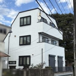 柏市 外壁塗装・屋根の棟板金交換と塗装工事【ソフトリシンを使用した外壁を水性塗料で塗装・ファインパーフェクトベストで屋根塗装】